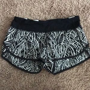 lulu shorts!! amazing